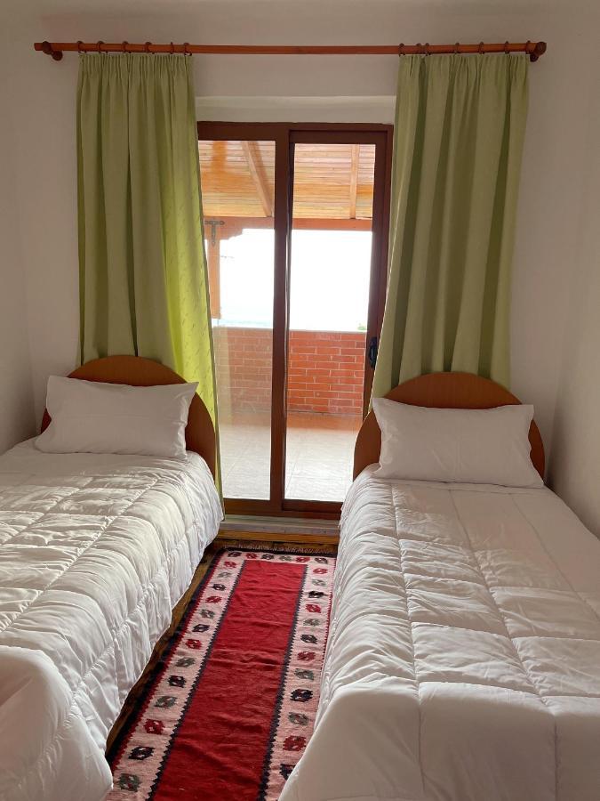 Vila 8 Krujë Екстериор снимка