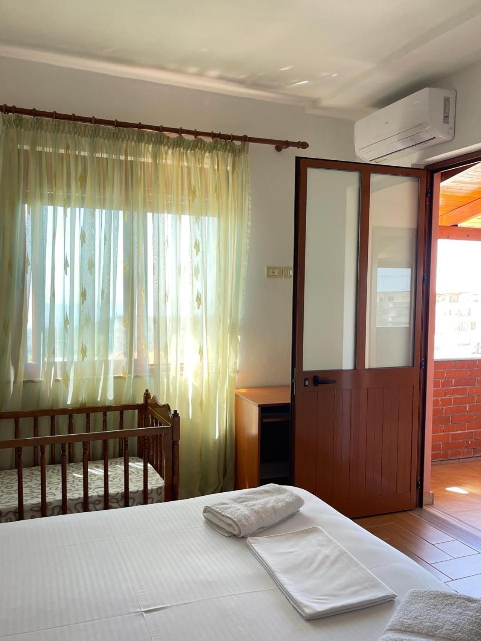 Vila 8 Krujë Екстериор снимка